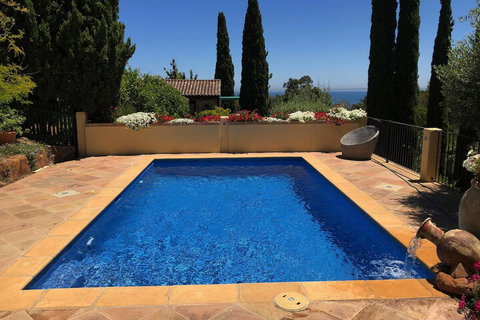 Villa Mallorca - Redcliffe Tourism 6