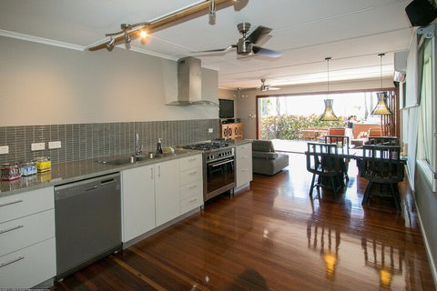 The Beachside Cottages - Redcliffe Tourism 7