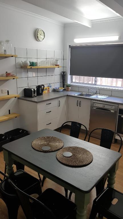 At Home Apartments - Redcliffe Tourism 5