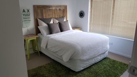At Home Apartments - Redcliffe Tourism 6