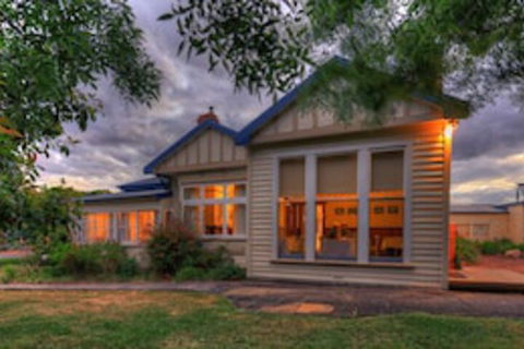 Acacia Bed & Breakfast - Redcliffe Tourism 0
