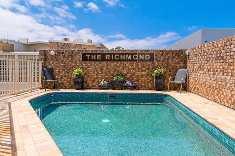 Richmond Motor Inn - Redcliffe Tourism 1