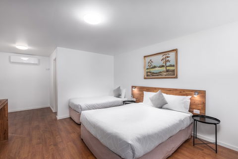 Lilydale Motor Inn - Redcliffe Tourism 6