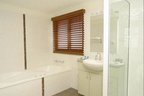 Kiama Harbour Cabins - Redcliffe Tourism 0