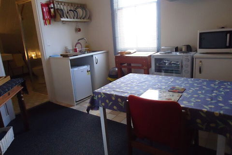Accommodation In An Historic Warehouse - Redcliffe Tourism 2