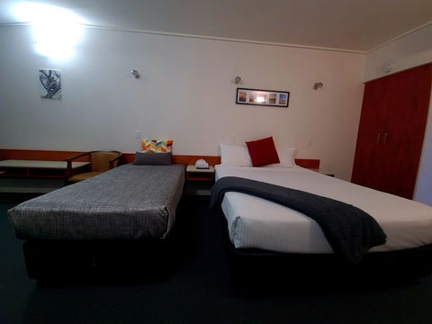 Ayr Travellers Motel - Redcliffe Tourism 6