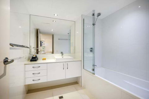 Sundancer Holiday Apartments - Redcliffe Tourism 4