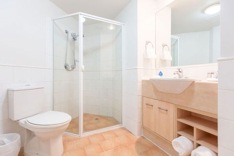 Ramada By Wyndham Hope Harbour - Redcliffe Tourism 6
