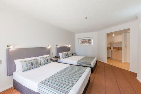 Ramada By Wyndham Hope Harbour - Redcliffe Tourism 4