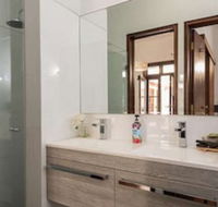 Fairway Manor Accommodation - Redcliffe Tourism