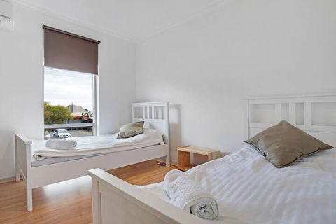 Adelaide Holiday Homes - Redcliffe Tourism 1