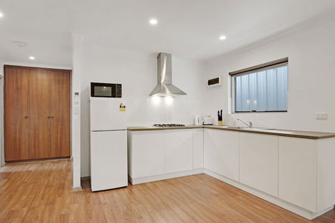 Adelaide Holiday Homes - Redcliffe Tourism 7