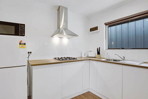 Adelaide Holiday Homes - Redcliffe Tourism 4