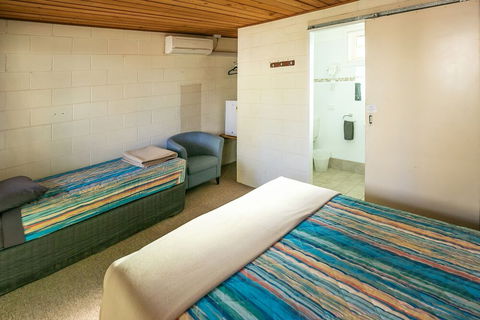 Glen Helen Lodge - Redcliffe Tourism 6