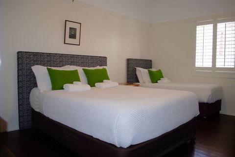 Edward Lodge Bed & Breakfast - Redcliffe Tourism 6