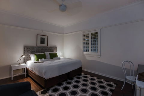 Edward Lodge Bed & Breakfast - Redcliffe Tourism 3