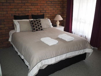 Jacaranda Motel & Holiday Units - Redcliffe Tourism 6