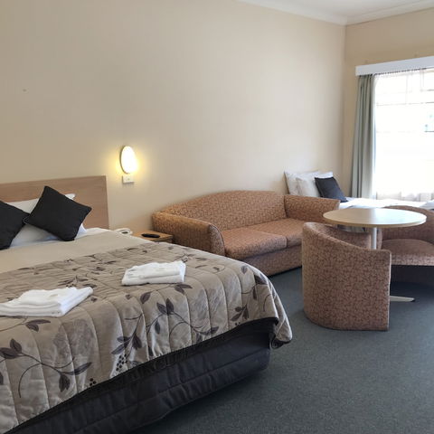 Country Gardens Motor Inn - Redcliffe Tourism 6