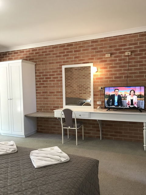 Country Gardens Motor Inn - Redcliffe Tourism 5