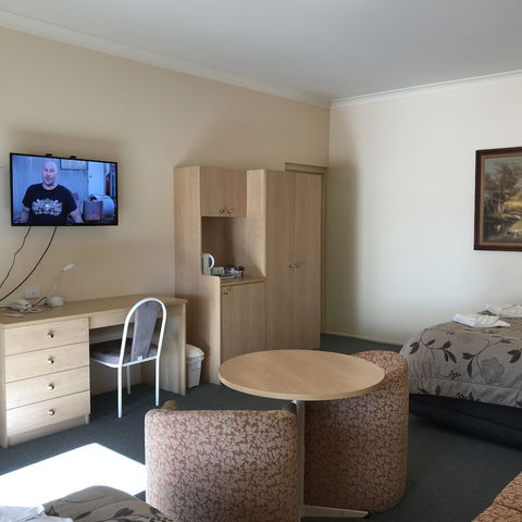 Country Gardens Motor Inn - Redcliffe Tourism 4