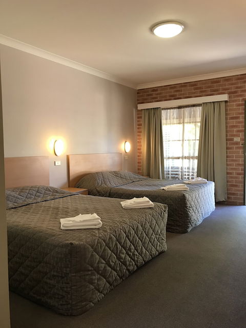 Country Gardens Motor Inn - Redcliffe Tourism 2