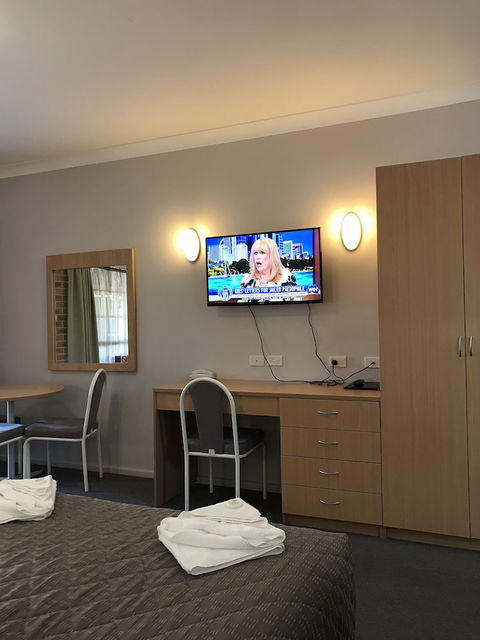 Country Gardens Motor Inn - Redcliffe Tourism 3