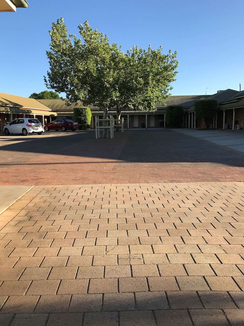 Country Gardens Motor Inn - Redcliffe Tourism 0