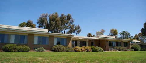 Deakin Geelong Units - Redcliffe Tourism 3