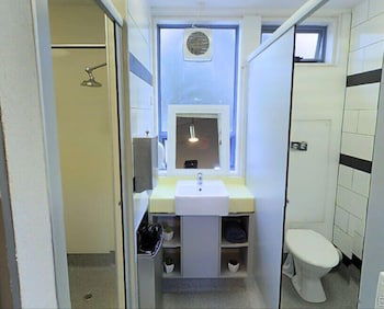 Deakin Geelong Units - Redcliffe Tourism 5