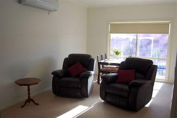 Aarinda Holiday Apartments - Redcliffe Tourism 3