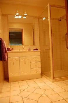 Aarinda Holiday Apartments - Redcliffe Tourism 2