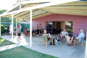 Aarinda Holiday Apartments - Redcliffe Tourism 5