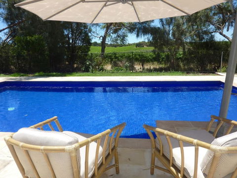 Amande Bed And Breakfast - Redcliffe Tourism 0