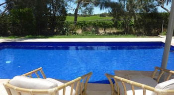 Amande Bed And Breakfast - Redcliffe Tourism 1