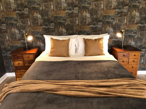 Amande Bed And Breakfast - Redcliffe Tourism 4