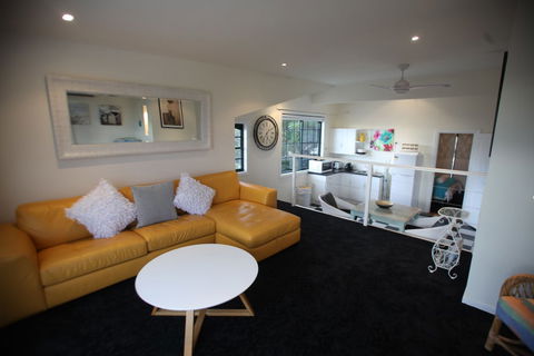Amore At The Beach - Redcliffe Tourism 5