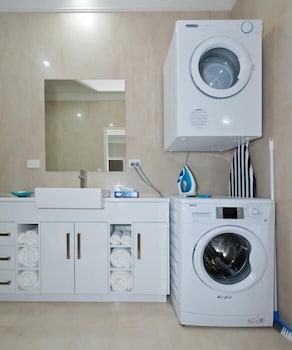 Renmark Holiday Apartments - Redcliffe Tourism 1