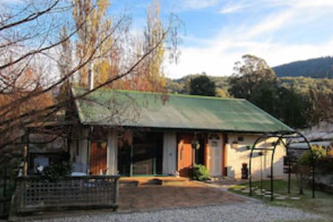 Edelweiss Cottage B&B - Redcliffe Tourism 0