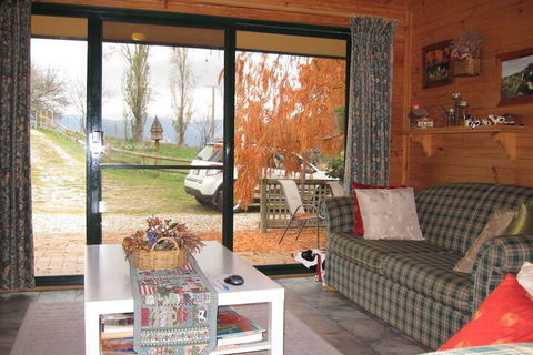 Edelweiss Cottage B&B - Redcliffe Tourism 4