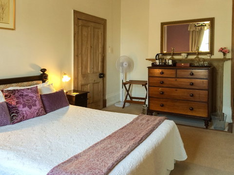 The Racecourse Inn - Redcliffe Tourism 6