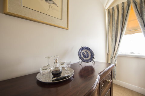 The Racecourse Inn - Redcliffe Tourism 5