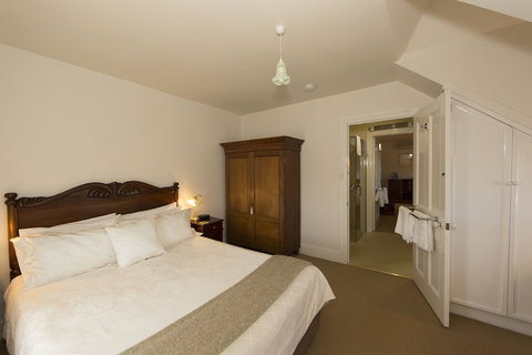 The Racecourse Inn - Redcliffe Tourism 4