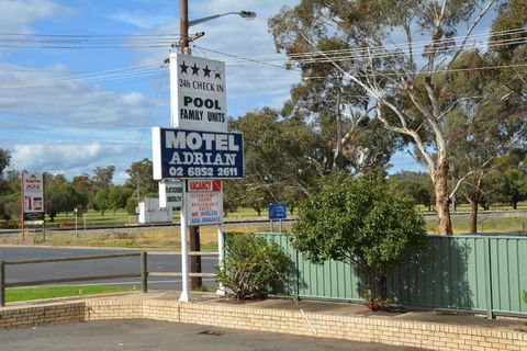 Adrian Motel - Redcliffe Tourism 3