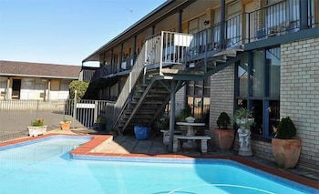 Adrian Motel - Redcliffe Tourism 6