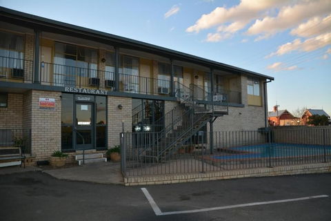 Adrian Motel - Redcliffe Tourism 1