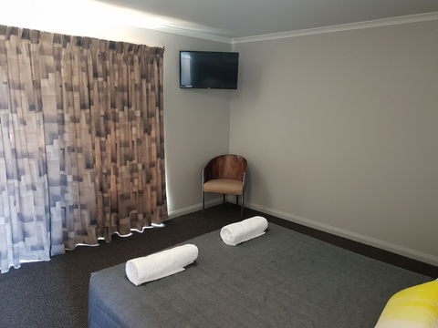 Coro Club Motel - Redcliffe Tourism 2