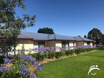 Coro Club Motel - Redcliffe Tourism 0