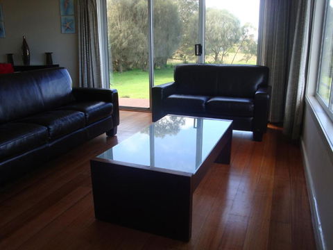 Absolute Waterfront Cottage - Redcliffe Tourism 2