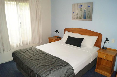 Asters On James Motor Inn - Redcliffe Tourism 1