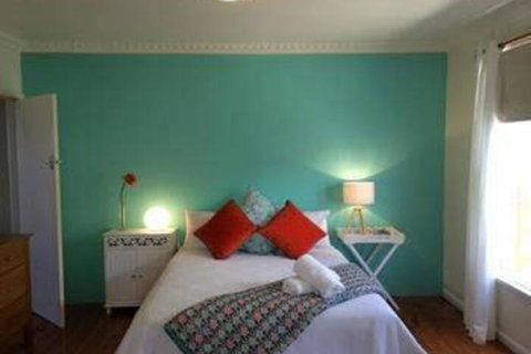 Queenscliff Hotel - Redcliffe Tourism 2